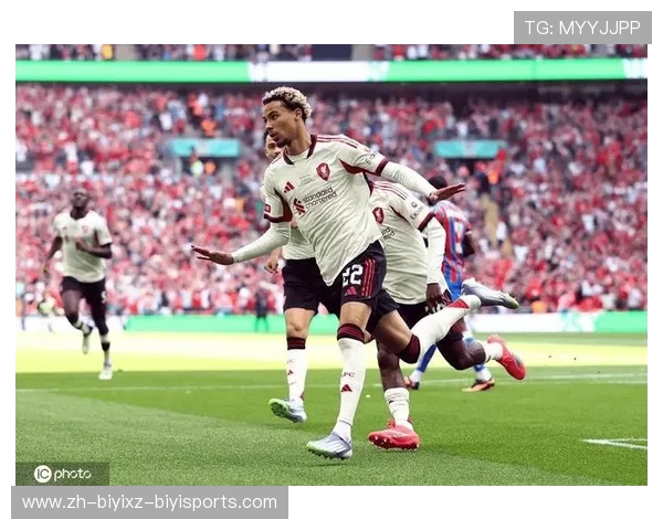 埃基蒂克利物浦美食初体验痛苦面具表情抢镜 直言味道挺好 埃基蒂克利物浦美食初体验痛苦面具表情抢镜 直言味道挺好